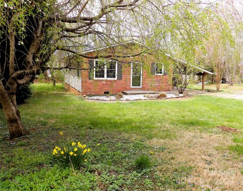 106 Pinetree Dr, Black Mountain, NC, 28711-3641 | Card Image