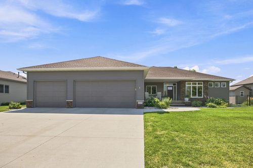 6101 Silverleaf Dr S, Fargo, ND, 58104-7103 | Card Image