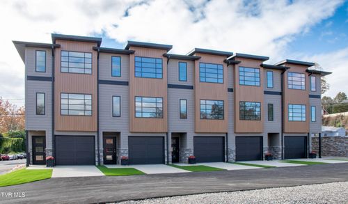 577 English St, Bristol, TN, 37620-3646 | Card Image