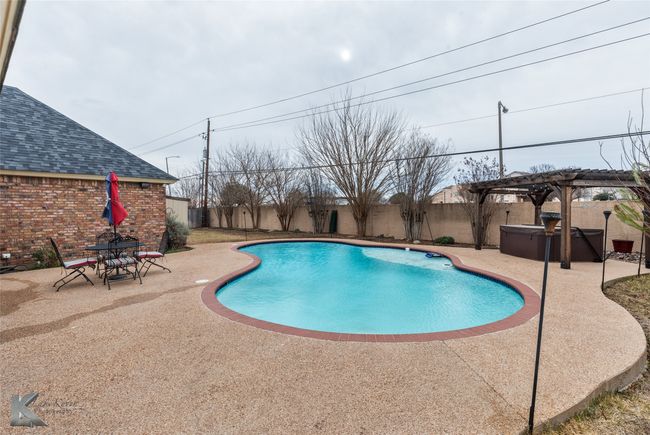 The pool is a chlorine pool. | Image 37