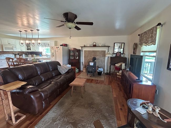 3950 Boyd Rd, House other with 2 bedrooms, 2 bathrooms and null parking in Draper VA | Image 12
