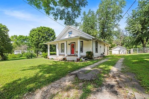 1312 N Main St, Nevada, MO, 64772-1130 | Card Image
