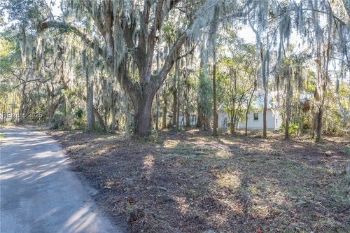 29 Maiden Ln, Bluffton, SC, 29910-7074 | Card Image