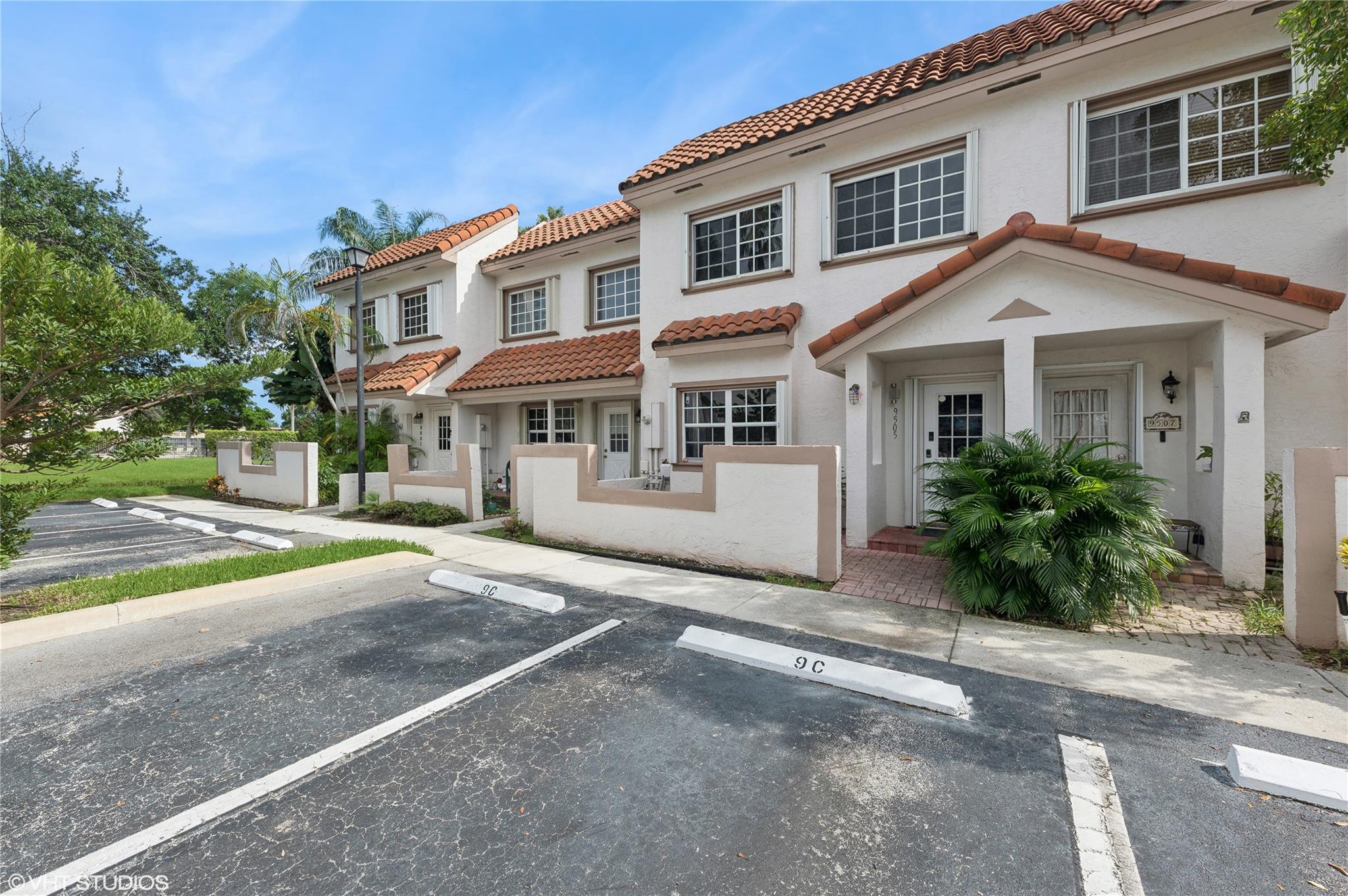 42nd St, Sunrise, FL 33351