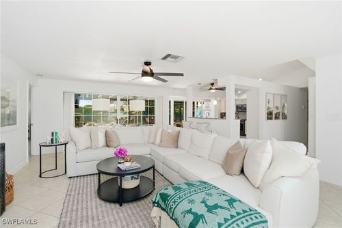 560 Cypress Way E, NAPLES, FL, 34110-1110 | Card Image