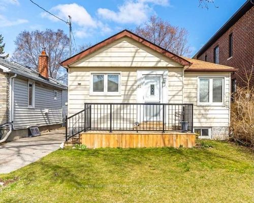 22 Albright Avenue, Etobicoke, ON, M8W1X1 | Card Image