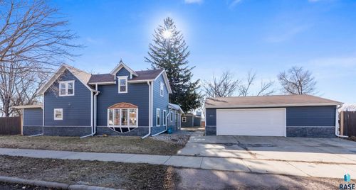 105 E 2nd St Street, Hartford, SD, 57033 | Card Image