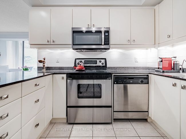 113 - 28 William Carson Cres, Condo with 2 bedrooms, 2 bathrooms and 1 parking in North York ON | Image 5