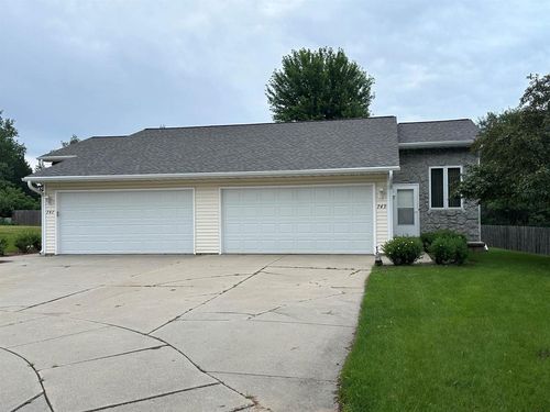 747 Aphrodite Road, GREEN BAY, WI, 54311 | Card Image