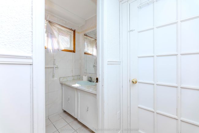 28 Sawmill Rd, House attached with 4 bedrooms, 3 bathrooms and 3 parking in North York ON | Image 31