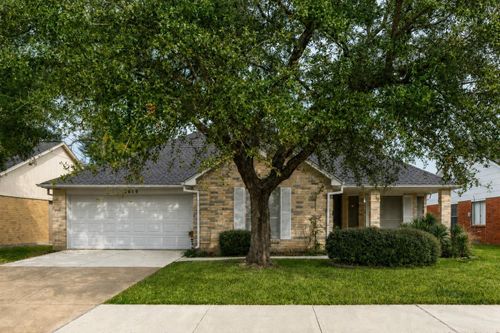 2819 S Peach Hollow Cir, Pearland, TX, 77584-2031 | Card Image