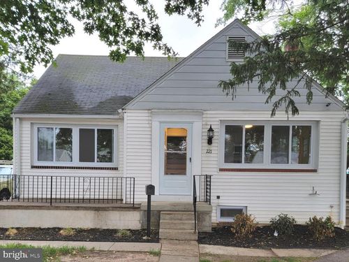 221 W King St, POTTSTOWN, PA, 19464-6319 | Card Image