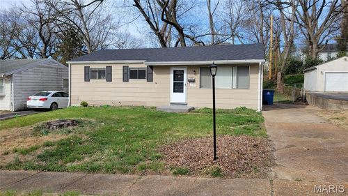 227 Meadowcrest Dr, Ferguson, MO, 63135-2818 | Card Image