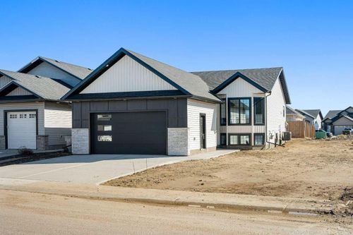 7111 37 St, Lloydminster, AB, T9V3R1 | Card Image
