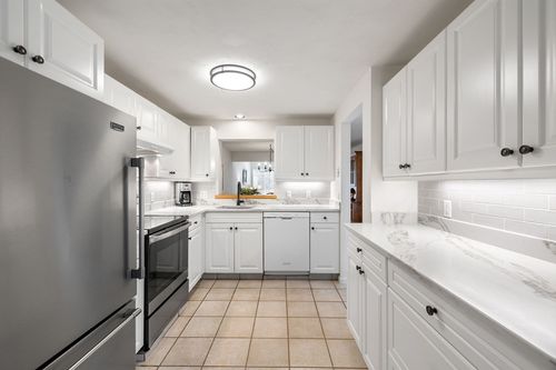 33-33 W Woods, Yarmouth Port, MA, 02675-1466 | Card Image