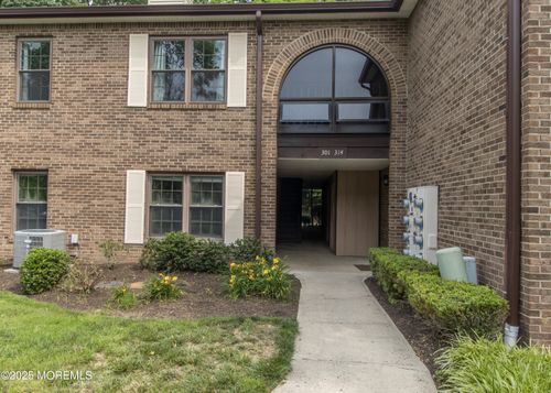 304 Wellington Pl, Aberdeen, NJ, 07747-1917 | Card Image