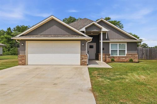 714 N Manning St, Stillwater, OK, 74075-7820 | Card Image