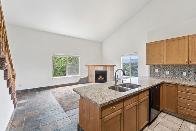 739 W Jefferson Ln, Condo with 3 bedrooms, 2 bathrooms and 2 parking in Sandy UT | Image 8