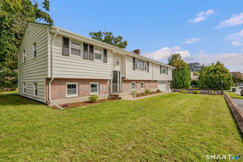 17 Elrin Pl, New London, CT, 06320-2807 | Card Image