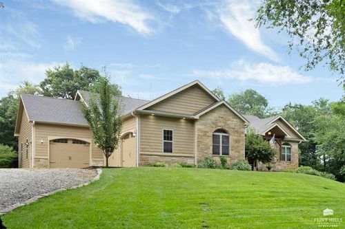 13293 Turkey Trl, Wamego, KS, 66547-9236 | Card Image