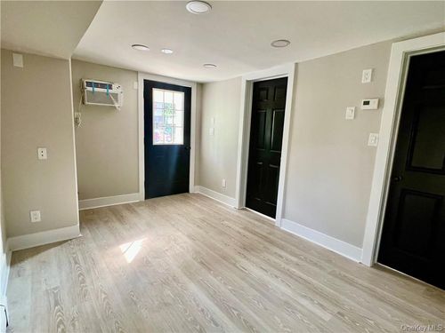 31 Wallkill Ave, Wallkill, NY, 12589-3136 | Card Image