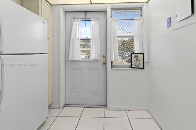APT-109 - 2200 Park Ln, Condo with 1 bedrooms, 2 bathrooms and null parking in Hollywood FL | Image 11