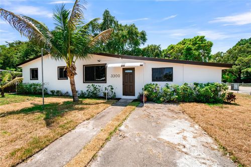 3300 Sw 40th Ave, West Park, FL, 33023-5622 | Card Image