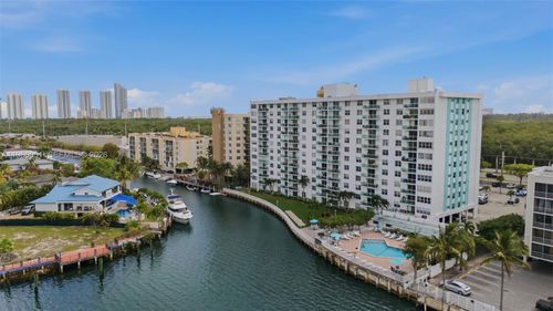 apt-802-2841 Ne 163rd St, North Miami Beach, FL, 33160-4429 | Card Image
