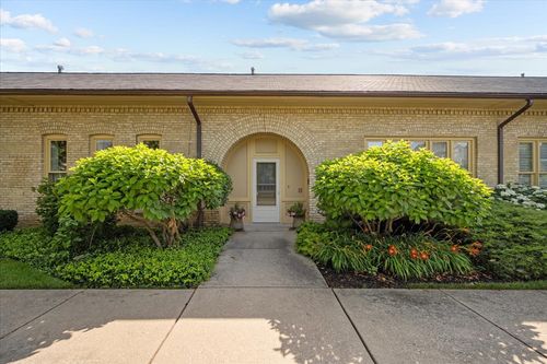 795 Stables Ct W, Highwood, IL, 60040-2057 | Card Image