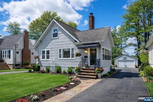 19 Bond Pl, West Caldwell, NJ, 07006-8106 | Card Image