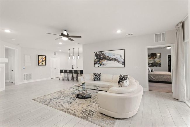 APT-1307 - 6804 Westview Dr, Townhouse with 3 bedrooms, 2 bathrooms and 1 parking in Houston TX | Image 8