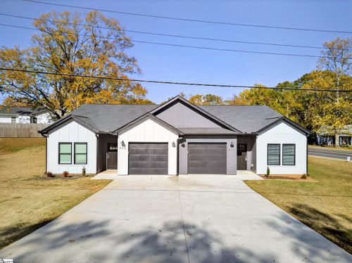 404 Fairfield St, Chesnee, SC, 29323-1106 | Card Image