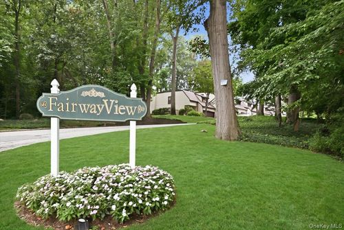 40-40 Cedar Ln N, Glen Head, NY, 11545-1704 | Card Image