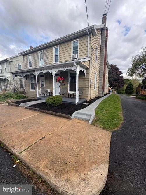 338 E Park St, Elizabethtown, PA, 17022-2321 | Card Image