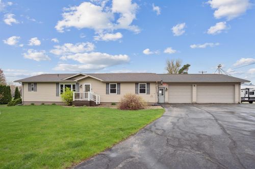 420 Woodruff St, Aurora, IA, 50607-9701 | Card Image
