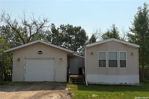 23 Westshore Green, House with 3 bedrooms, 2 bathrooms and 4 parking in Yorkton SK | Card Image