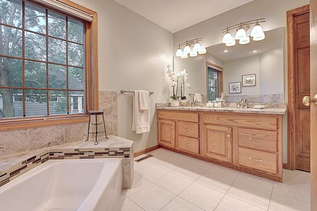 Owner Bath (view 1 of 3) | Image 26