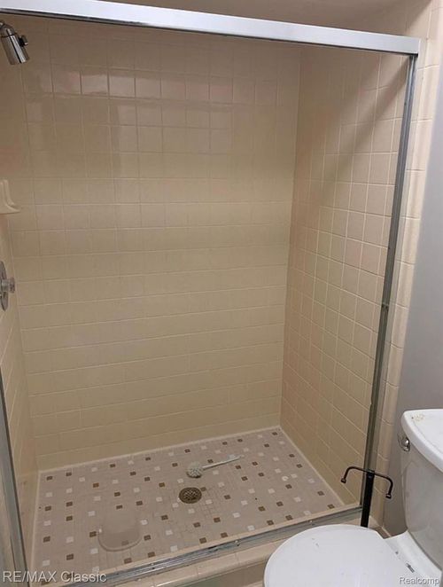 380 E South Blvd, Troy, MI, 48085-1241 | Card Image