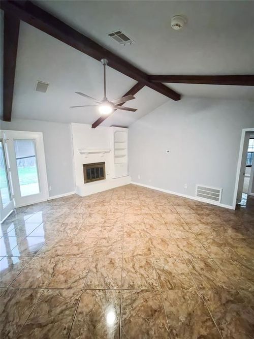 641 Ne 16th St, Moore, OK, 73160-5764 | Card Image