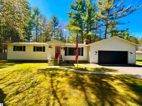 881 Geller Ct, East Tawas, MI, 48730-9605 | Card Image