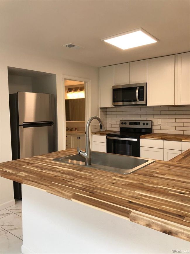 APT-308 - 12043 W Cross Dr, Condo with 1 bedrooms, 2 bathrooms and 3 parking in Littleton CO | Image 6