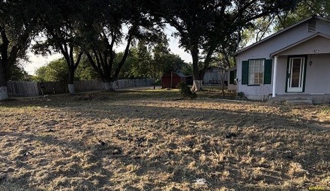 1801 E Highway 285, House other with 3 bedrooms, 1 bathrooms and 4 parking in Falfurrias TX | Image 5