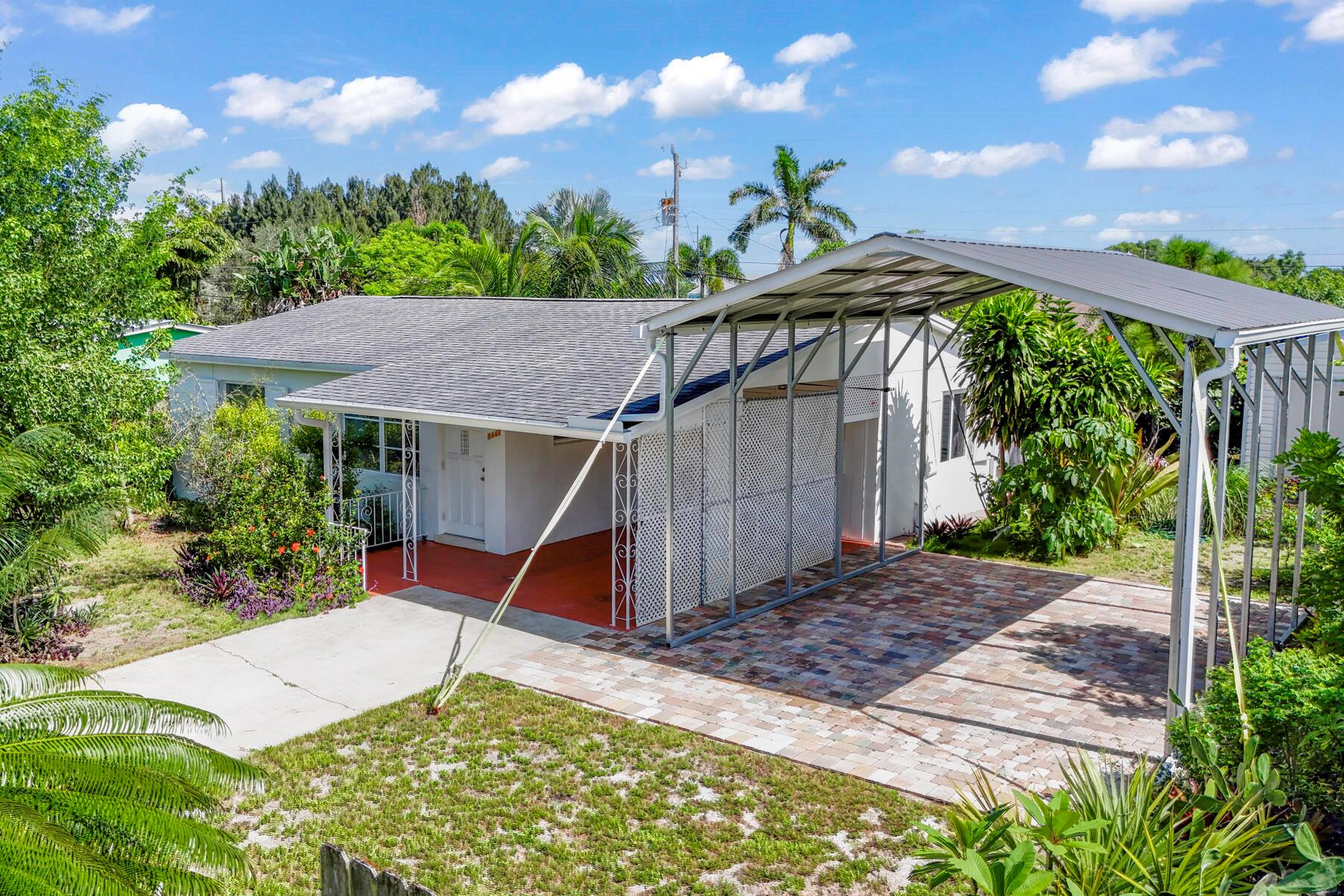 Pine Cir, Hobe Sound, FL 33455