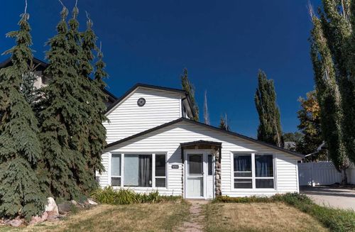 4742 48 Ave, Lacombe, AB, T4L1N2 | Card Image