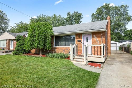 6958 Whitby St, Garden City, MI, 48135-2055 | Card Image