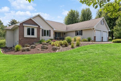 1041 Adam Dr, Hudson, WI, 54016-7169 | Card Image