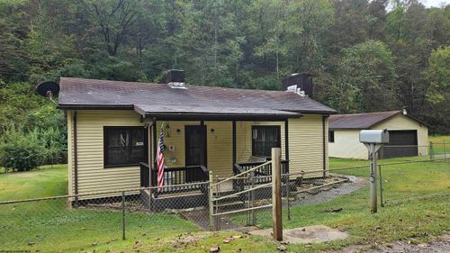 415 Elderberry Rd, COXS MILLS, WV, 26342-8163 | Card Image