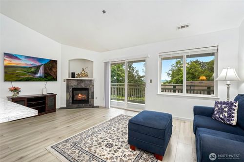 unit-206-901 E Marine View Dr, Everett, WA, 98201-1438 | Card Image