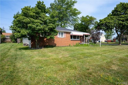 200 Margaret Rd, Amherst, NY, 14226-2015 | Card Image