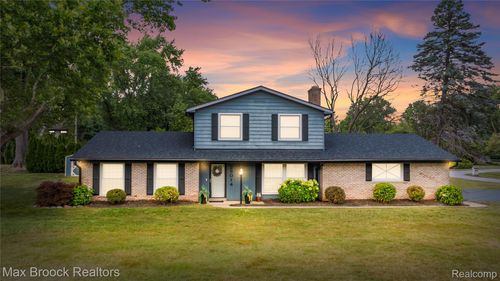 28014 Bellcrest St, Farmington Hills, MI, 48334-5108 | Card Image